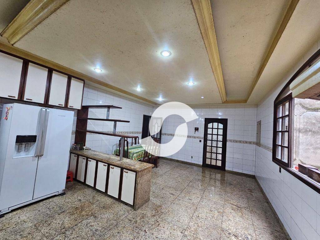  - Casa com 4 dormitórios à venda, 413 m² por R$ 650.000,00 - São Lourenço - Niterói/RJ