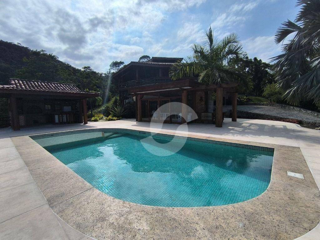 Casa à venda com 4 quartos, 559m² - Itaipu,Niterói