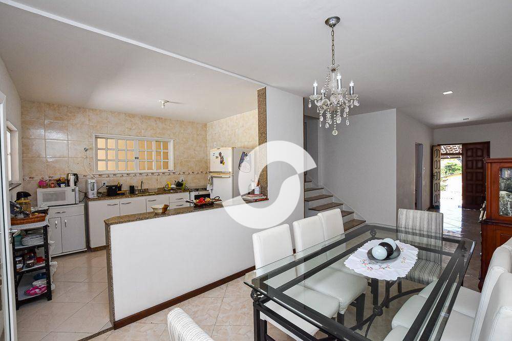  - Pendotiba, linda e espaçosa casa com piscina!!