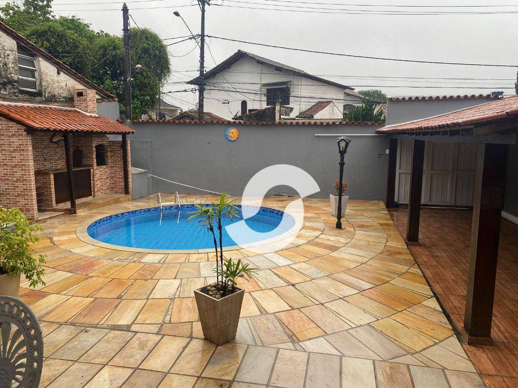 Casa à venda com 3 quartos, 200m² - Itaipu,Niterói