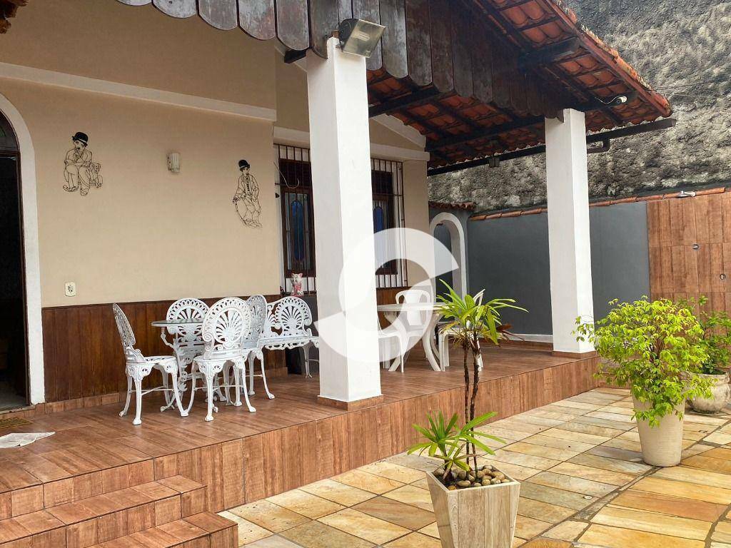 Casa à venda com 3 quartos, 200m² - Itaipu,Niterói
