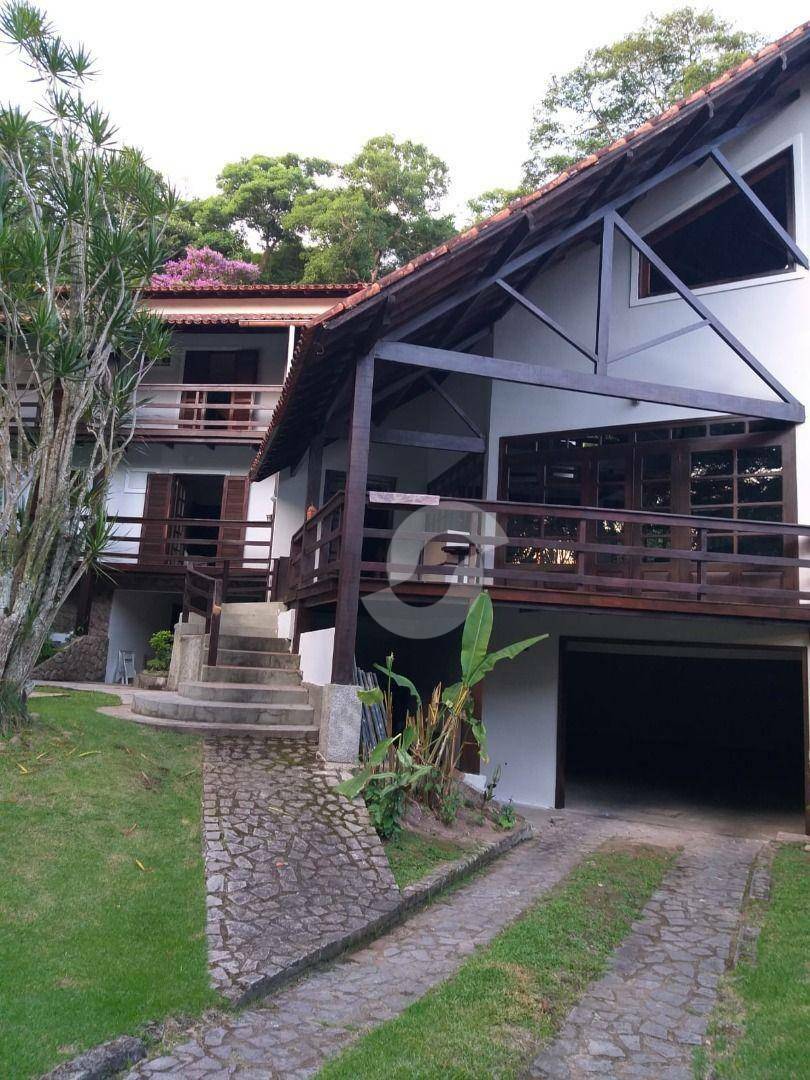 Casa à venda com 5 quartos, 528m² - Itaipu,Niterói