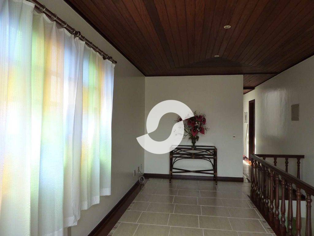  - REGIÃO OCEÂNICA Casa com 4 dormitórios à venda, 560 m² por R$ 2.500.000,00 - Piratininga - Niterói/RJ