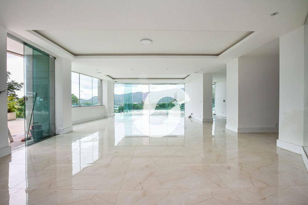 Casa à venda com 1 quarto, 1000m² - Piratininga,Niterói