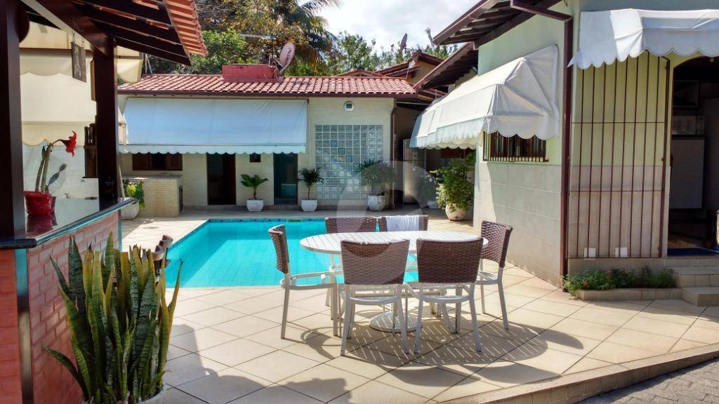 Casa à venda com 3 quartos, 277m² - Itaipu,Niterói