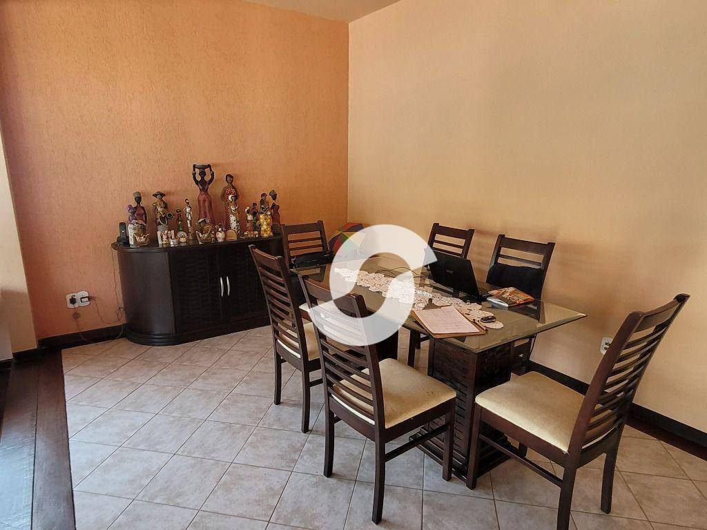 Casa à venda com 3 quartos, 121m² - Itaipu,Niterói