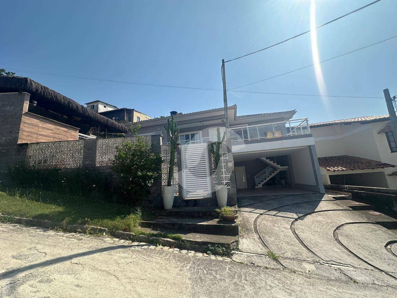 Casa à venda com 4 quartos, 292m² - Pendotiba,Niterói