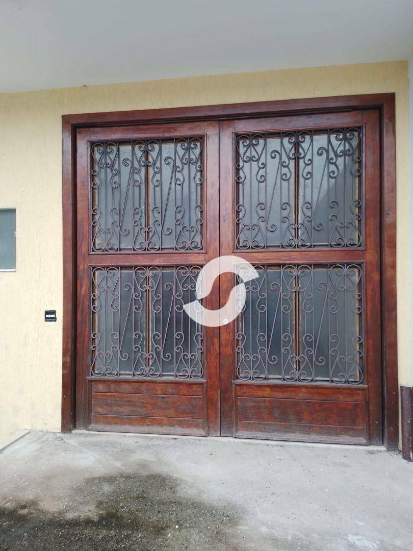 Casa à venda com 3 quartos, 243m² - Itaipu,Niterói