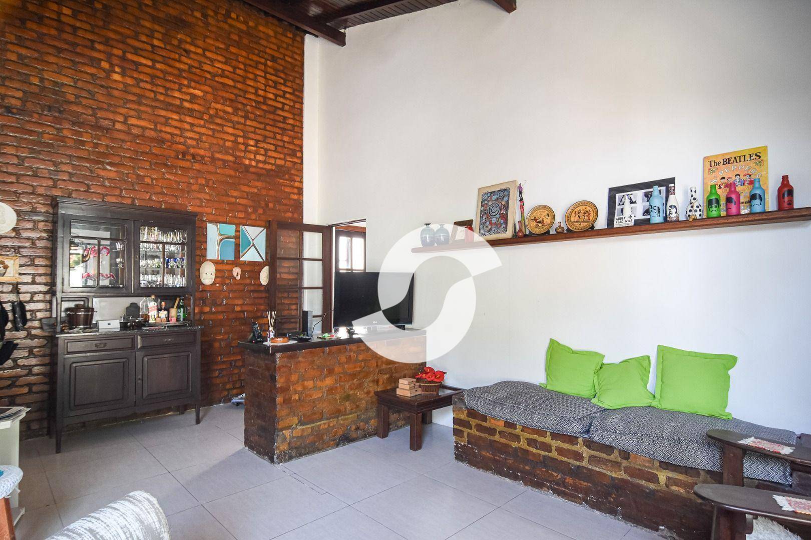 Casa à venda com 4 quartos, 360m² - Piratininga,Niterói