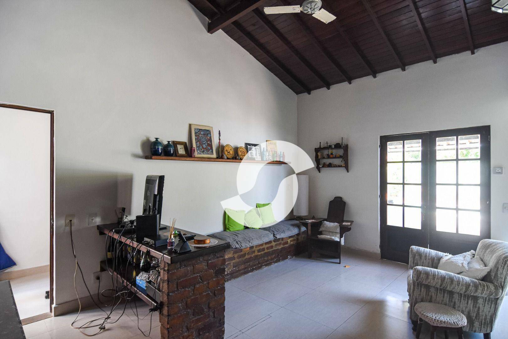 Casa à venda com 4 quartos, 360m² - Piratininga,Niterói