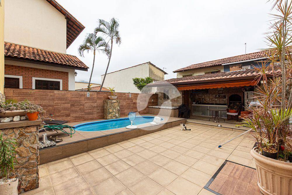 Casa à venda com 3 quartos, 156m² - Itaipu,Niterói