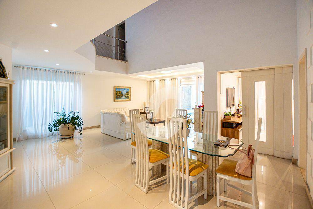Casa à venda com 4 quartos, 418m² - Camboinhas,Niterói