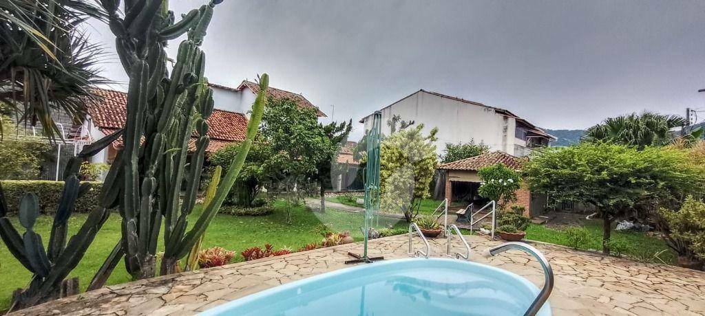 Casa à venda com 3 quartos, 218m² - Loteamento Maravista,Niterói