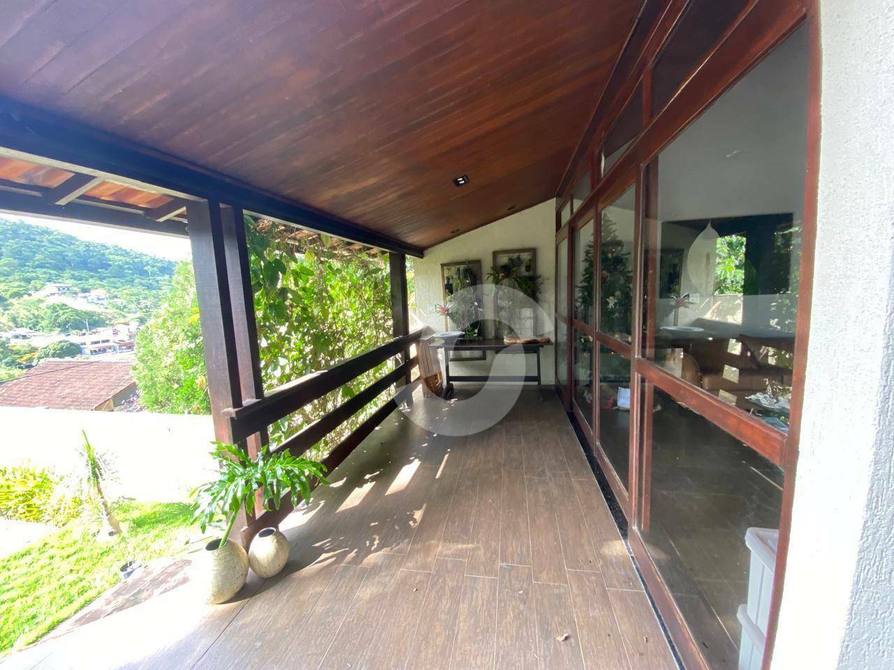  - Lindíssima casa com 4 dormitórios à venda, 220 m² por R$ 1.500.000