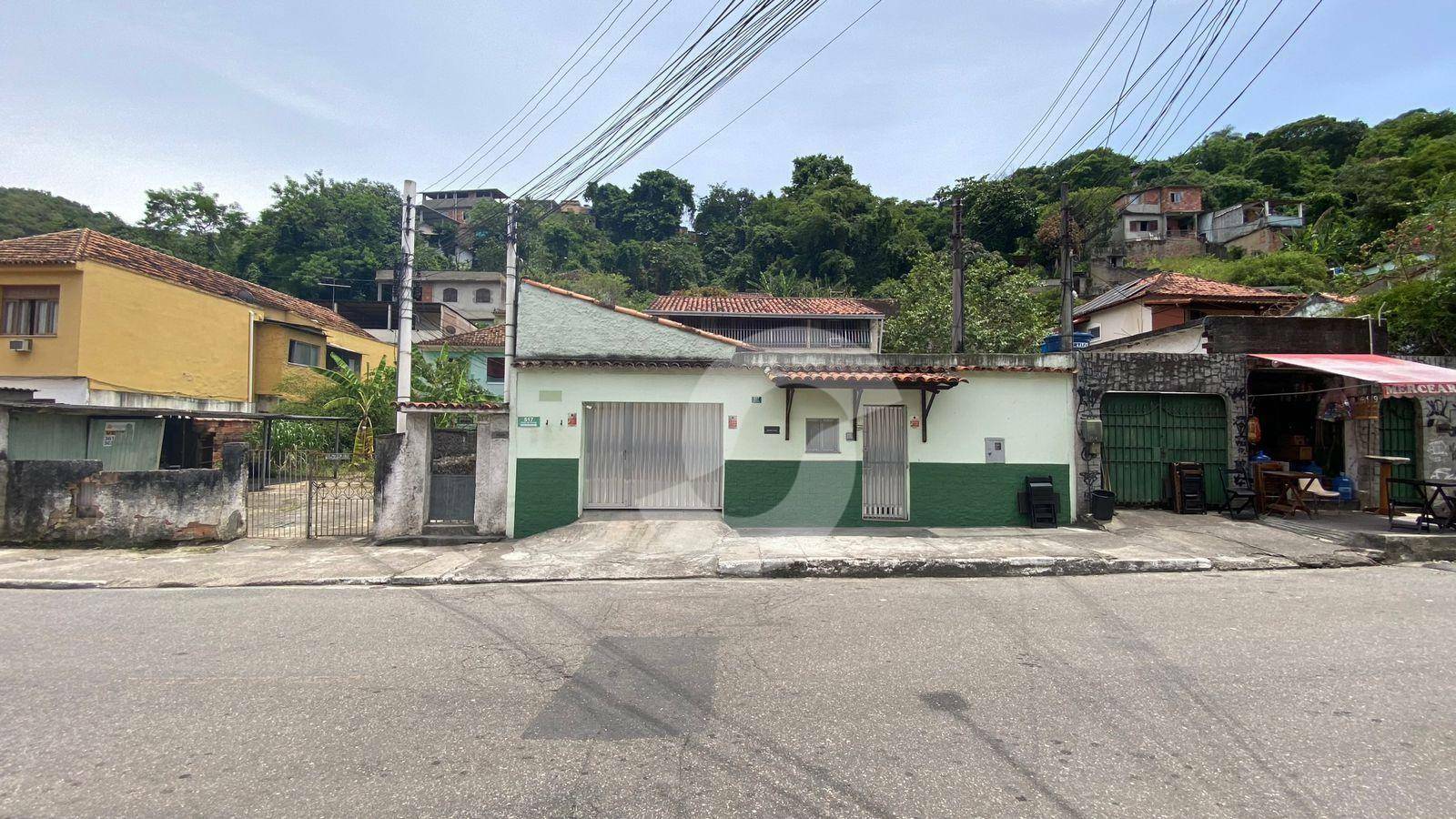 Casa à venda com 4 quartos, 660m² - Santa Rosa,Niterói