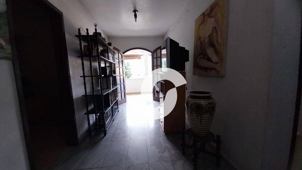 Casa à venda com 5 quartos, 605m² - São Francisco,Niterói