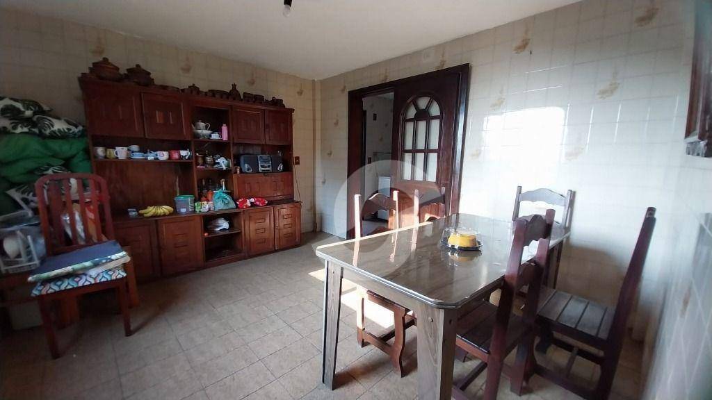  - Casa à Venda Com 5 Quartos em São Francisco