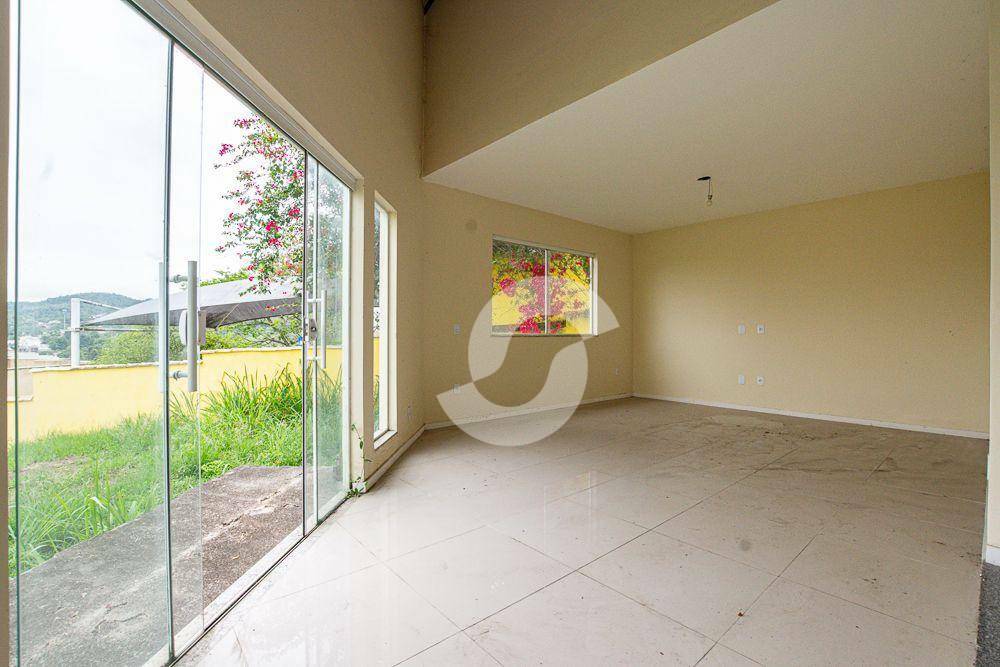 Casa à venda com 3 quartos, 126m² - Matapaca,Niterói