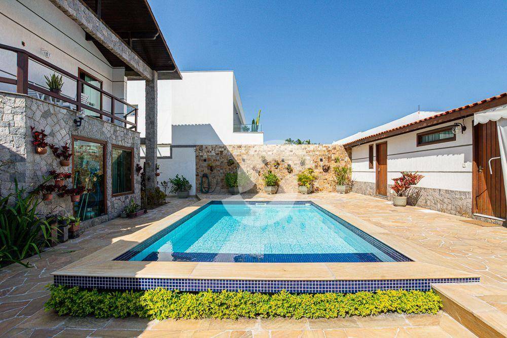 Casa à venda com 4 quartos, 389m² - Camboinhas,Niterói