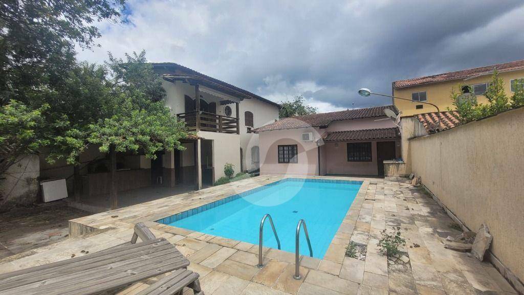 Casa à venda com 8 quartos, 350m² - Pendotiba,Niterói