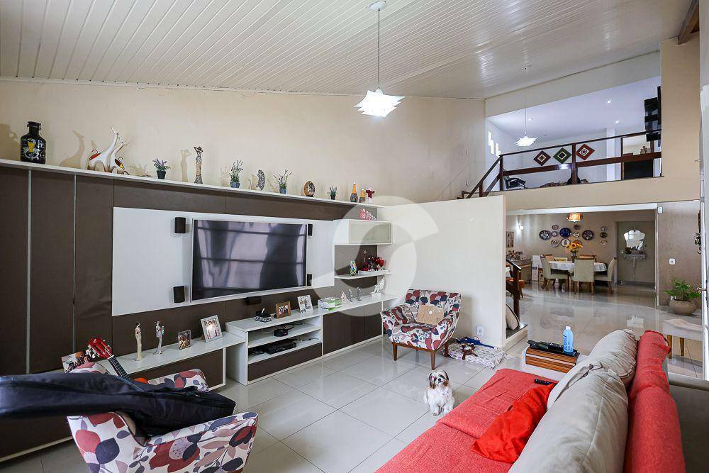 Casa à venda com 4 quartos, 235m² - Marazul,Niterói