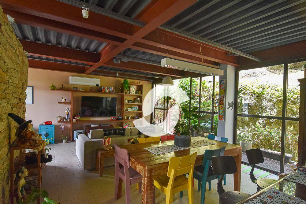 Casa à venda com 3 quartos, 167m² - São Francisco,Niterói