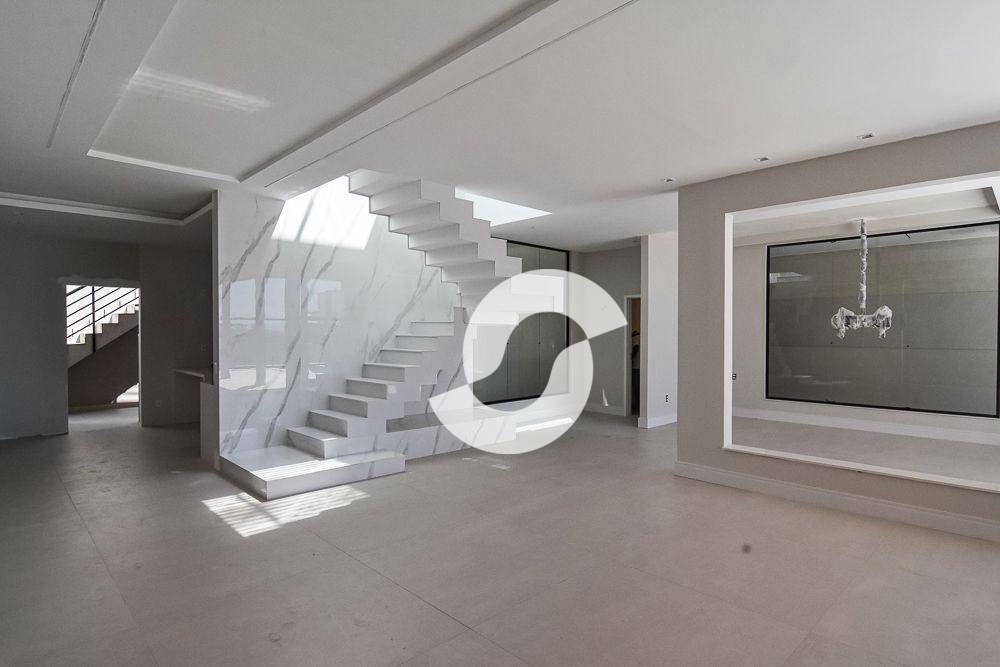Casa à venda com 4 quartos, 470m² - Charitas,Niterói