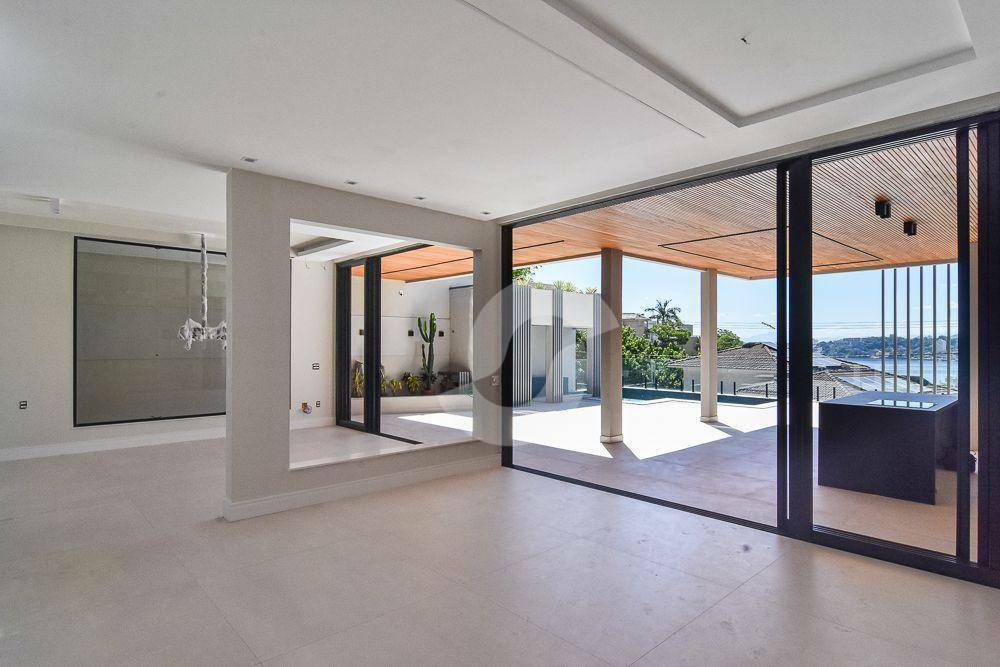 Casa à venda com 4 quartos, 470m² - Charitas,Niterói