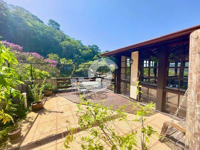 Casa à venda com 4 quartos, 600m² - Piratininga,Niterói