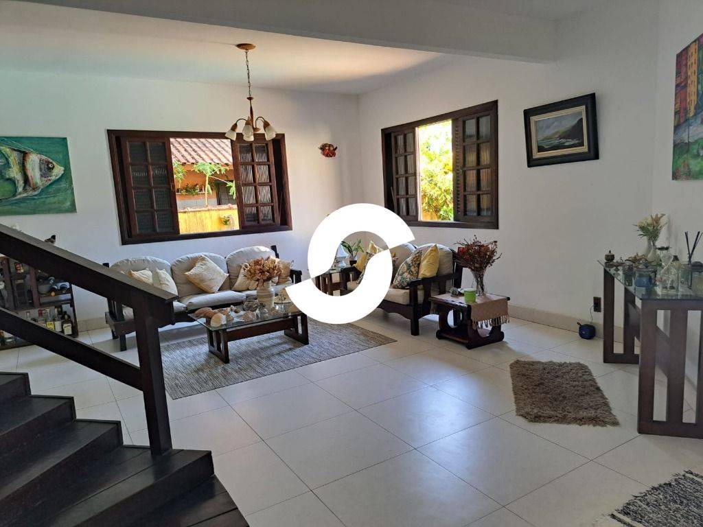 Casa à venda com 3 quartos, 450m² - Itaipu,Niterói