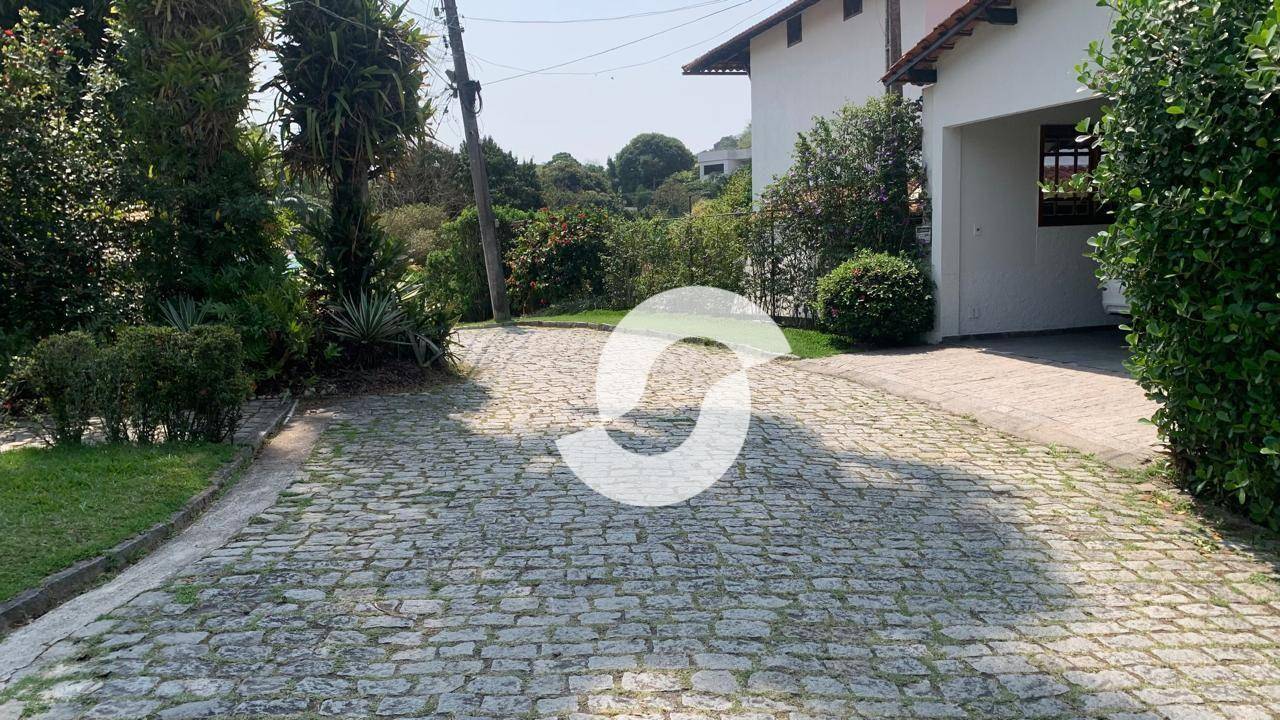 Casa à venda com 4 quartos, 250m² - Pendotiba,Niterói