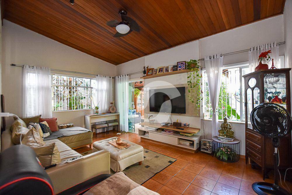 Casa à venda com 4 quartos, 500m² - Camboinhas,Niterói