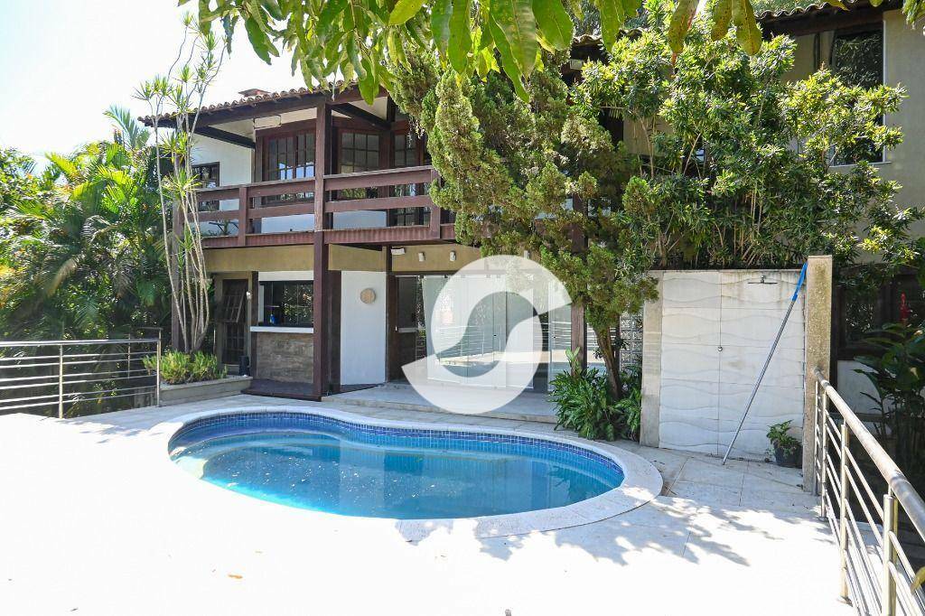 Casa à venda com 4 quartos, 401m² - Pendotiba,Niterói