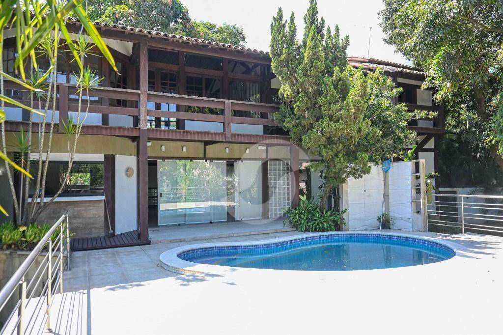 Casa à venda com 4 quartos, 401m² - Pendotiba,Niterói