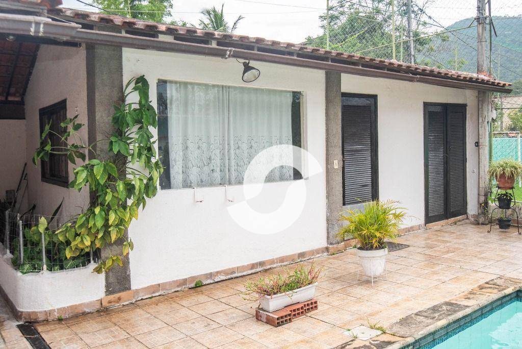  - OPORTUNIDADE ÚNICA! Excelente investimento! Casa com 7 quartos, 900m², piscina e campo de futebol R$790.000