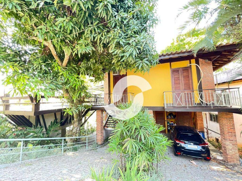 Casa à venda com 3 quartos, 209m² - Pendotiba,Niterói