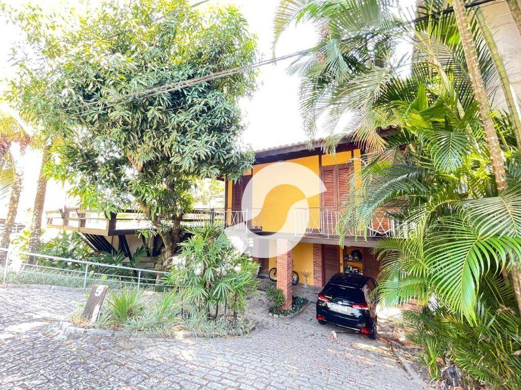  - Casa com 3 dormitórios à venda, 209 m² - Pendotiba - Niterói/RJ