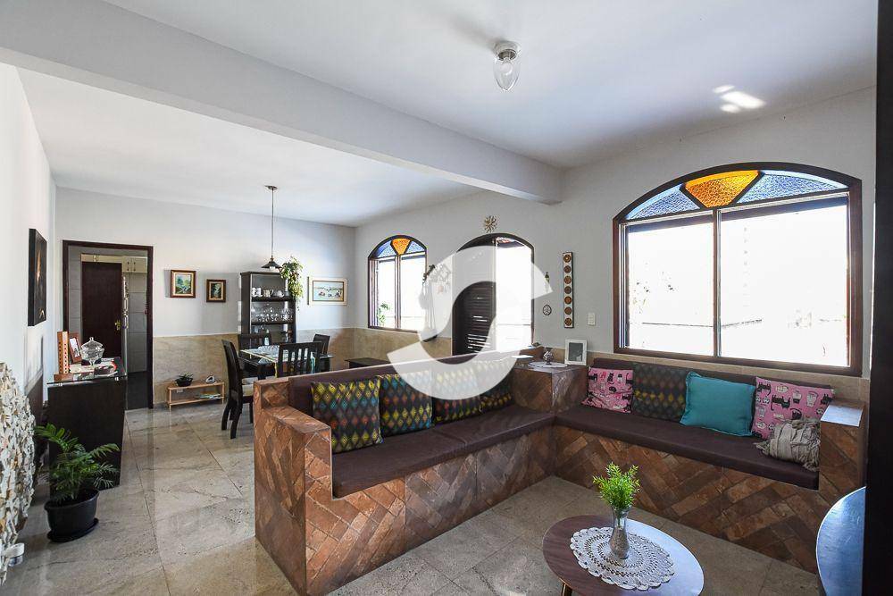 Casa à venda com 3 quartos, 195m² - Santa Rosa,Niterói