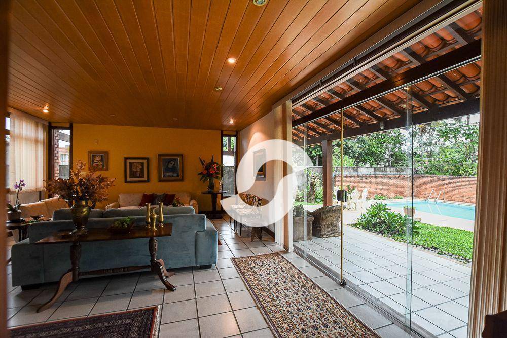 Casa à venda com 4 quartos, 330m² - Itaipu,Niterói