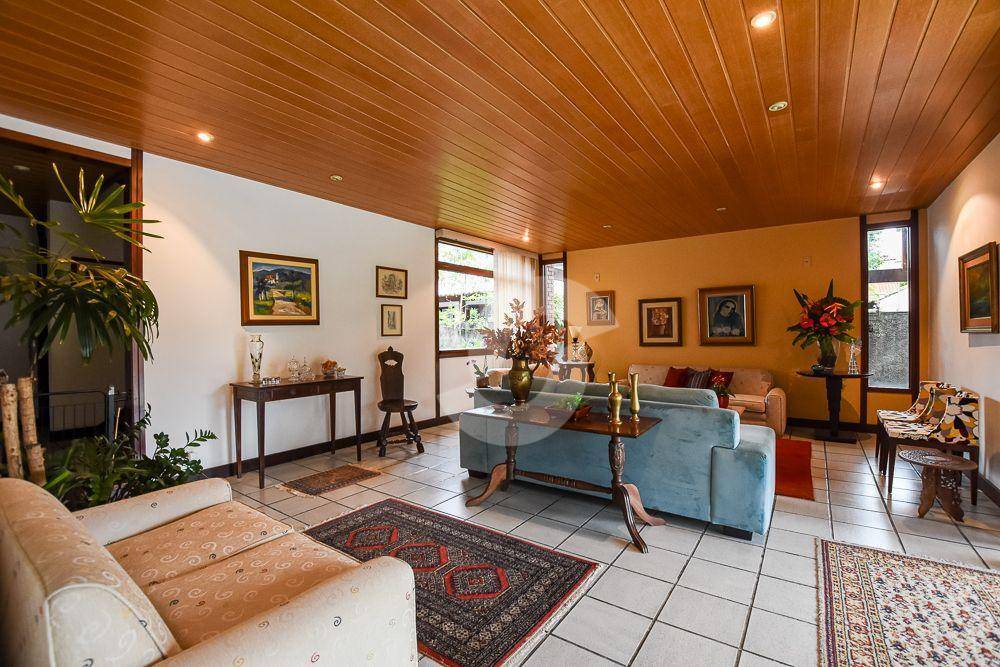 Casa à venda com 4 quartos, 330m² - Itaipu,Niterói