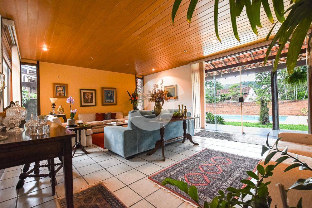 Casa à venda com 4 quartos, 330m² - Itaipu,Niterói