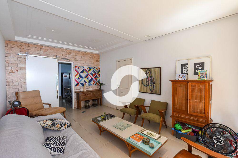Casa à venda com 4 quartos, 200m² - Santa Rosa,Niterói