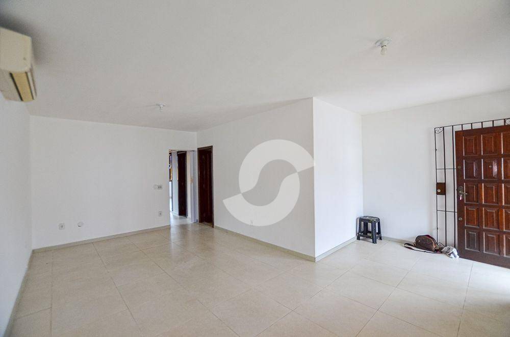  - Casa com 3 dormitórios à venda, 243 m² por R$ 750.000,00 - Itaipu - Niterói/RJ