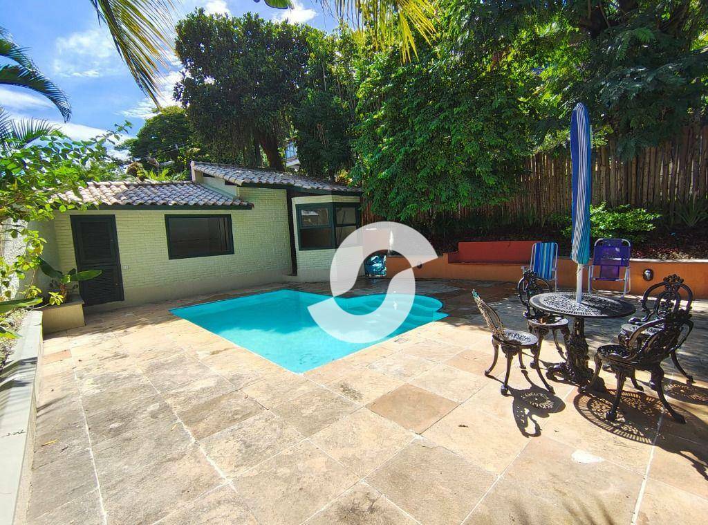 Casa à venda com 3 quartos, 339m² - Piratininga,Niterói
