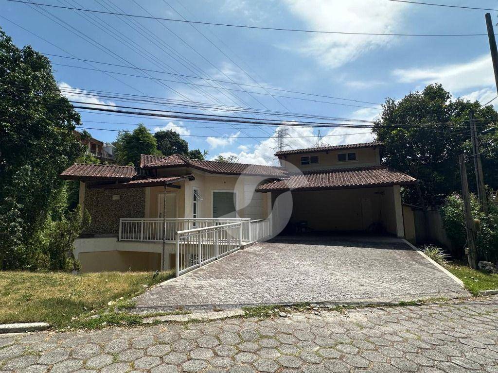 Casa à venda com 3 quartos, 276m² - Sape,Niterói
