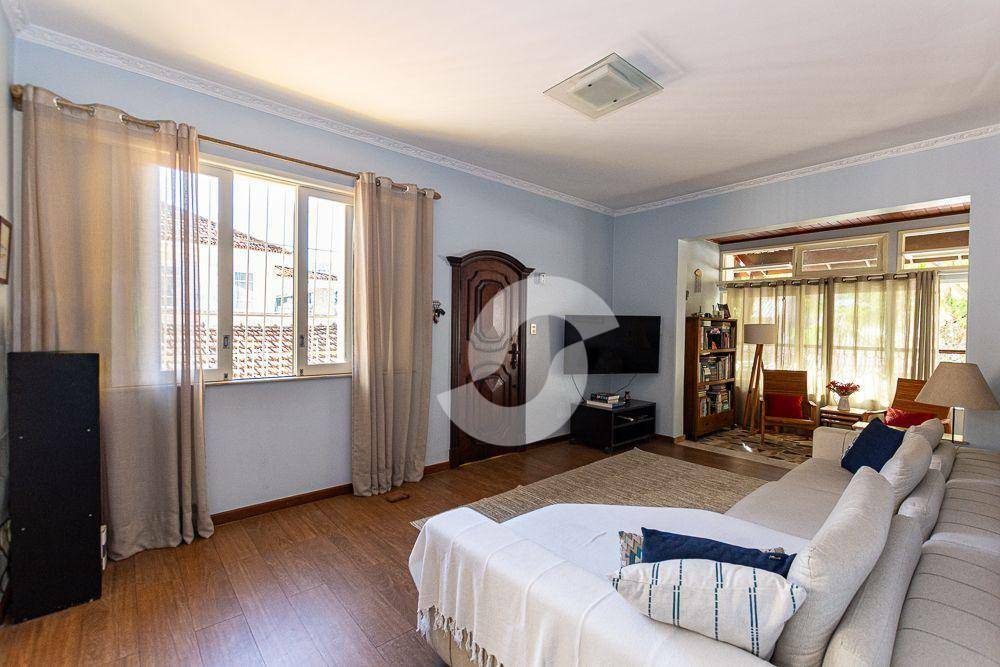 Casa à venda com 5 quartos, 216m² - Pe Pequeno,Niterói