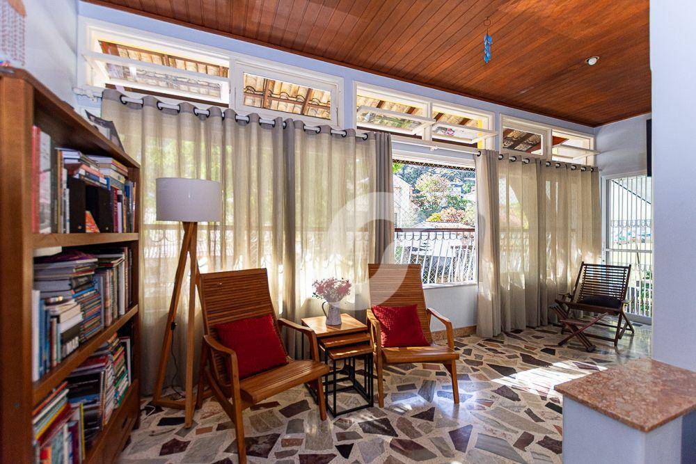 Casa à venda com 5 quartos, 216m² - Pe Pequeno,Niterói