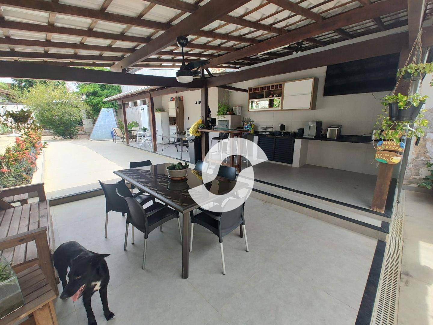 Casa à venda com 3 quartos, 198m² - Badu,Niterói