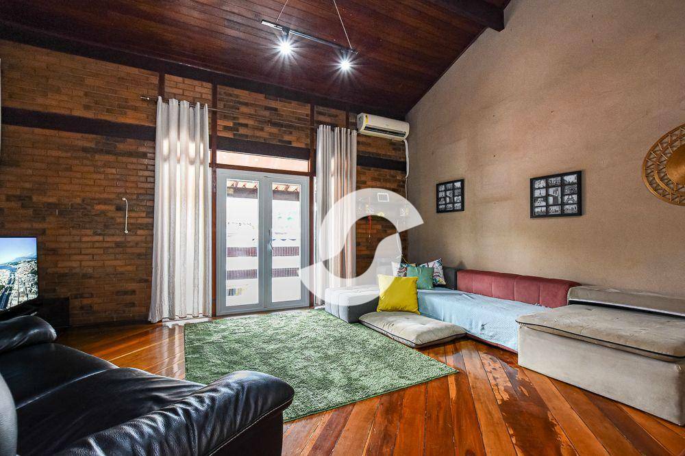 Casa à venda com 4 quartos, 450m² - Vila Progresso,Niterói