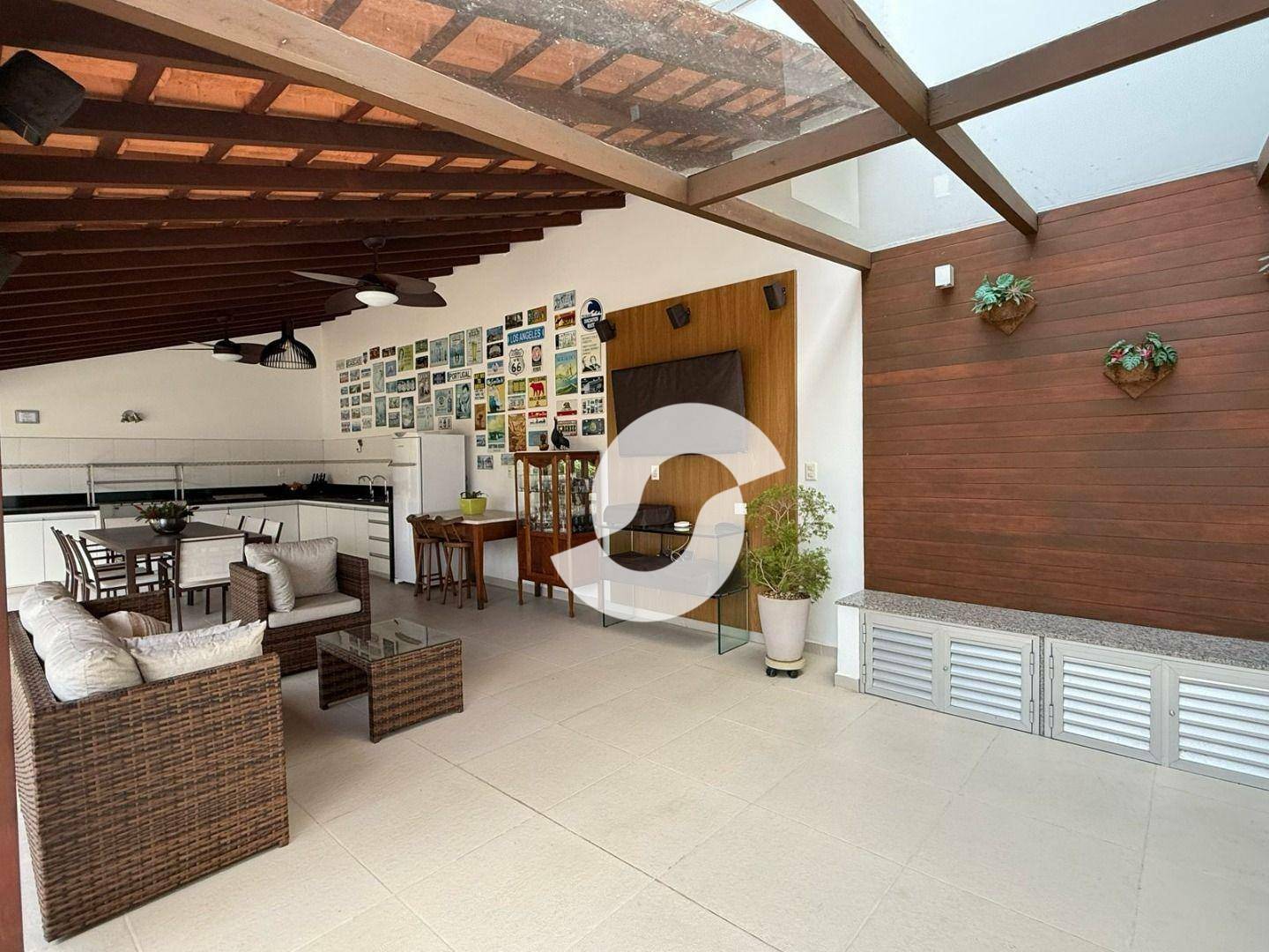 Casa à venda com 3 quartos, 350m² - São Francisco,Niterói